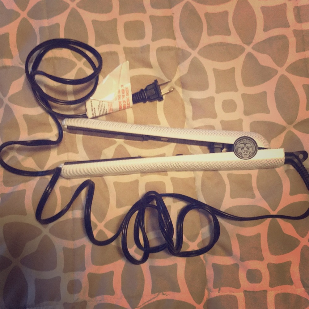 Lionesse Flat Iron